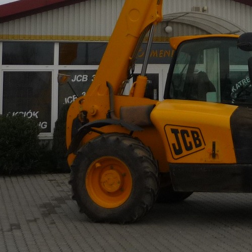 JCB teleszkópos kis 2.jpg